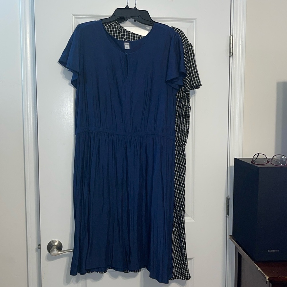 EUC | Old Navy| Keyhole Neck Short-Sleeve Dress B/W only available